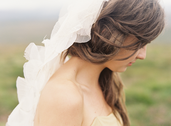 delicate-petal-wedding-veil-ideas
