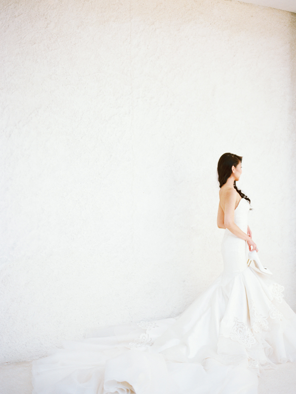 dramatic-white-trumpet-wedding-dress