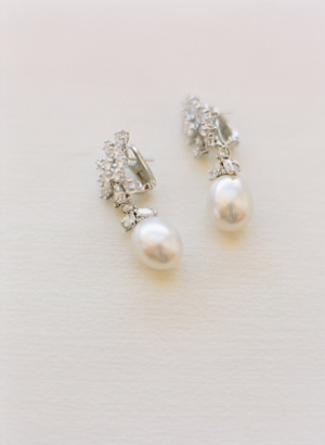 elegant-diamond-pearl-wedding-earrings