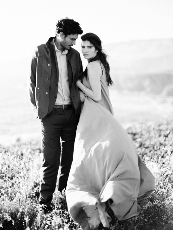 ethereal-engagement-photo-ideas-black-and-white