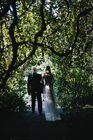 father-daughter-walk-to-the-altar