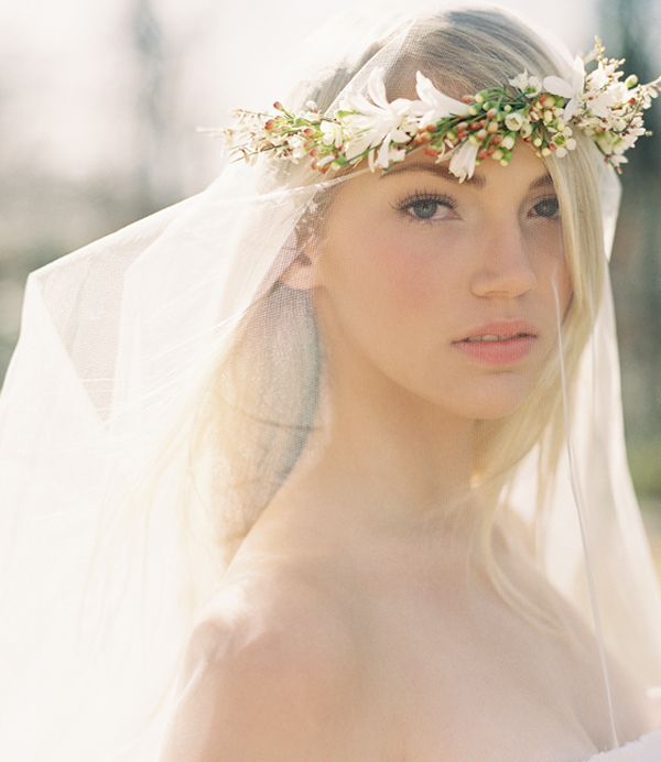flower-crown-for-wedding-veil