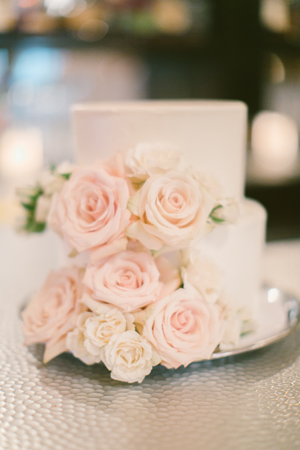 fresh-flower-simple-wedding-cakes