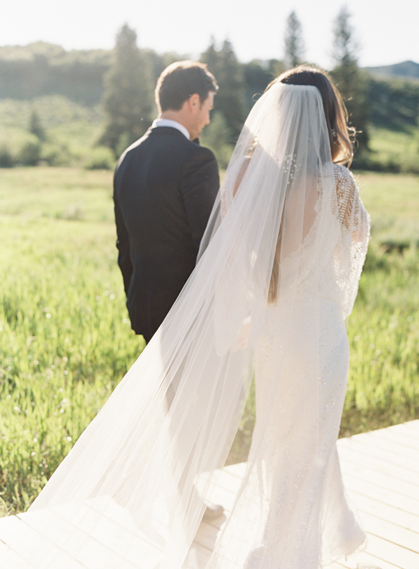 full-length-wedding-veil-outdoor