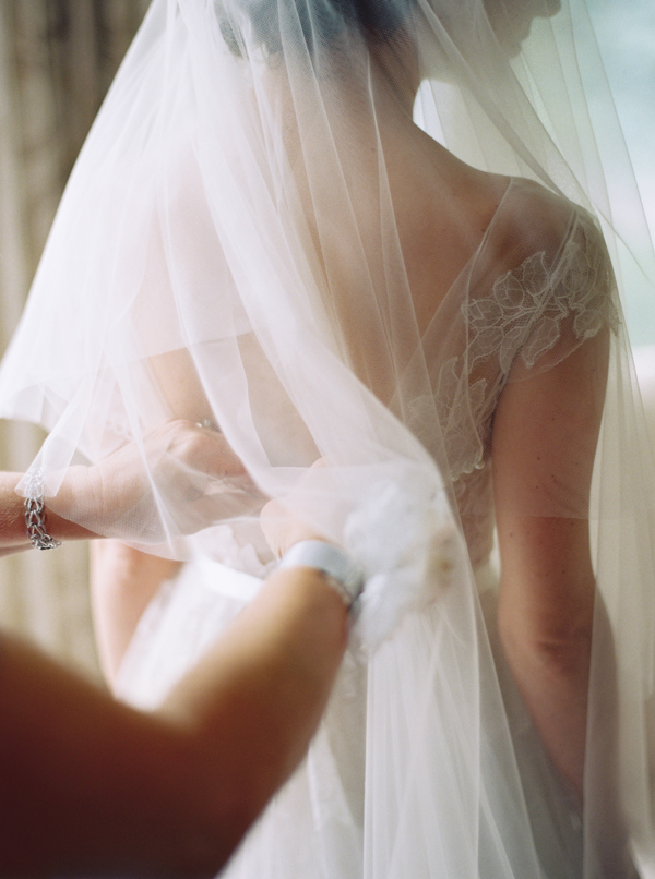 lace-wedding-dress-traditional-veil