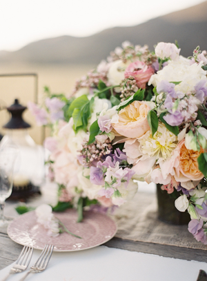 lilac-and-peach-wedding-centerpiece-ideas