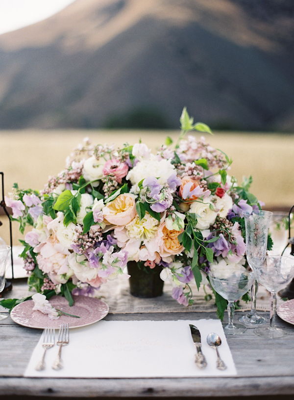 lilac-praire-wildflower-wedding-centerpiece-ideas