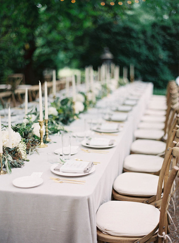 linen-tablecloth-neutral-wedding-flowers