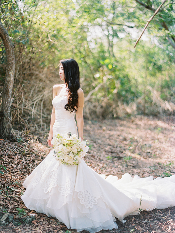 modern-white-trumpet-wedding-dress