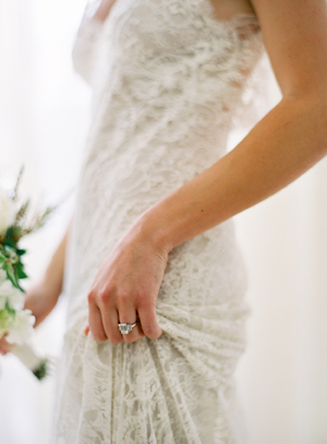 monique-lhuillier-lace-wedding-dress