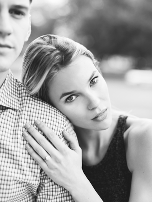 natural-outdoor-engagement-session-black-and-white