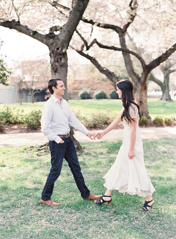 natural-spring-outdoor-engagement-session-ideas