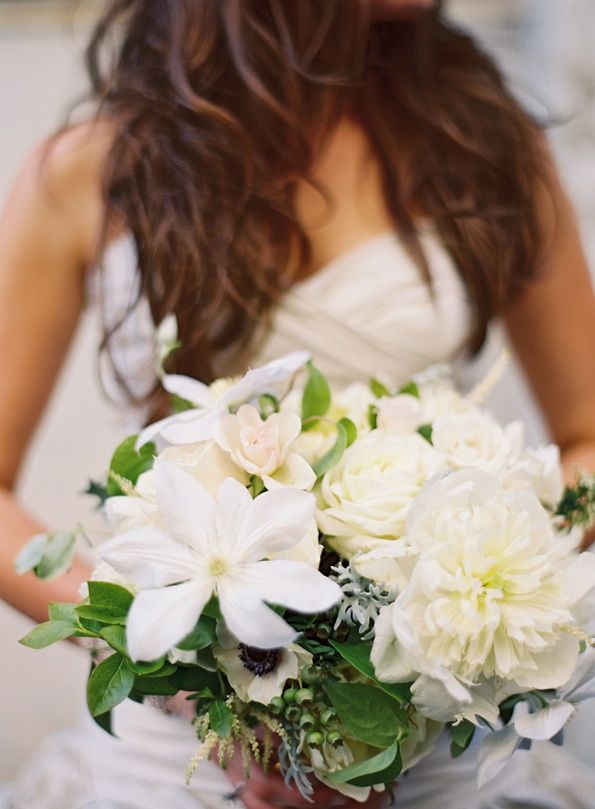 new-orleans-black-tie-wedding-bridal-bouquet-white-lush-formal