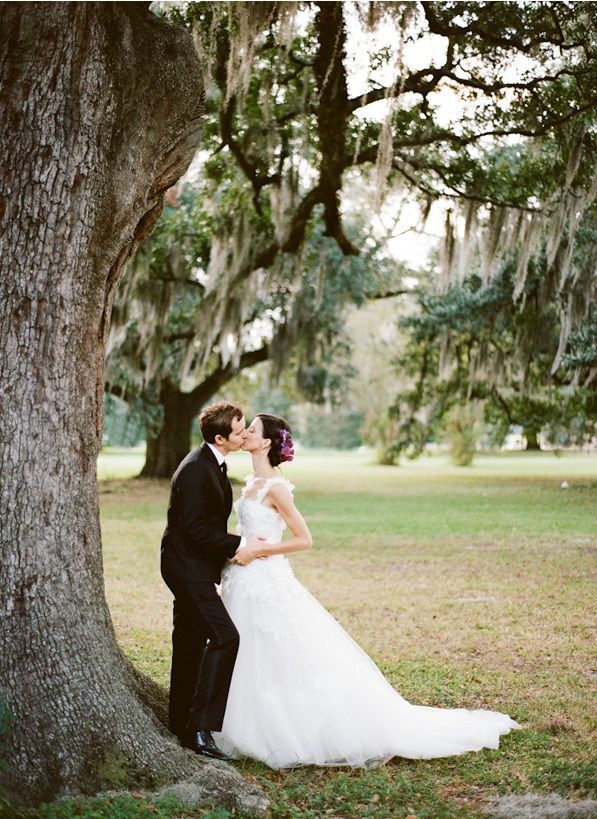 new-orleans-french-quarter-wedding-bride-groom-moss-bachground