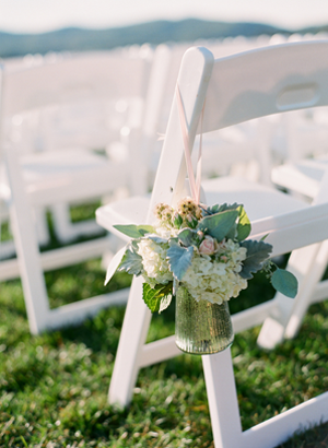 outdoor-wedding-aisle-marker-vases