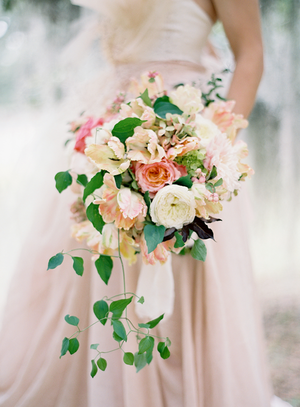 peach-wedding-bouquets