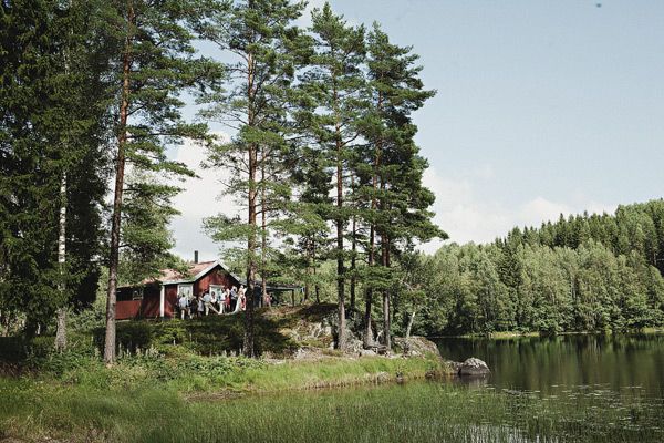 red-swedish-wedding-cottage