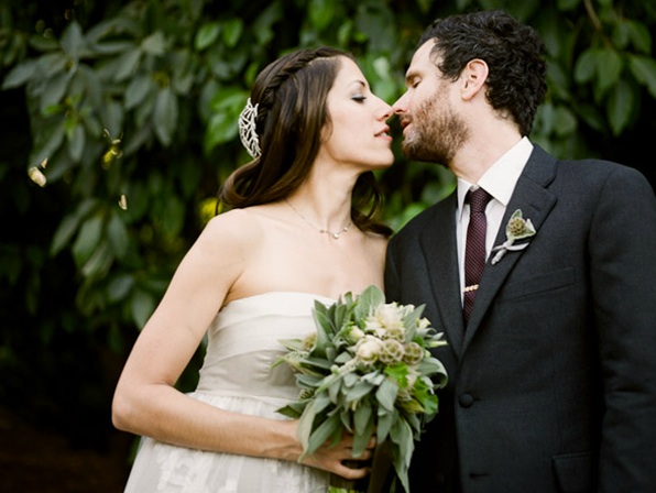 rustic-Ojai-garden-wedding-bride-groom-bouquet-hair-accessories