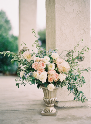 rustic-wedding-ceremony-flowers