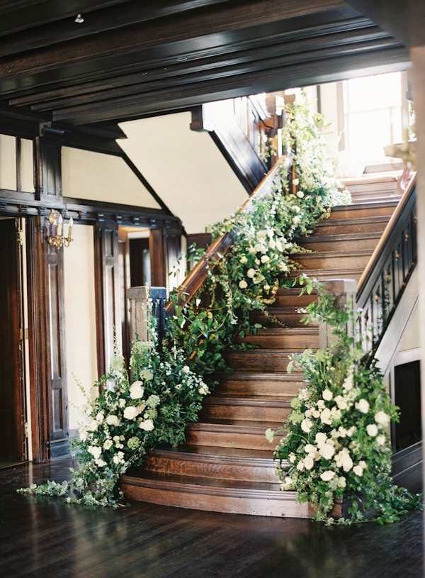 rylee-hitchner-ginny-au-inside-wedding-ideas-florals-garland-staircase