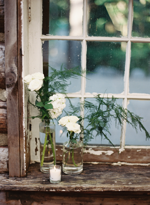 simple-white-wedding-centerpiece-vases