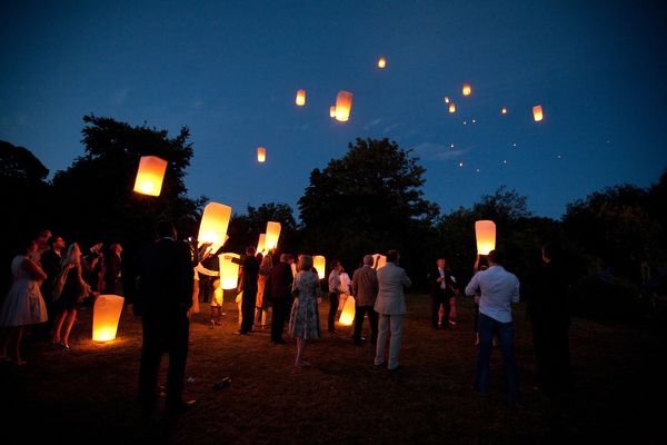 sky-lantern-wedding-ideas1