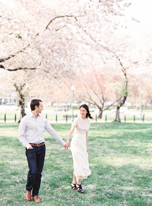 spring-engagement-session-outdoor-ideas