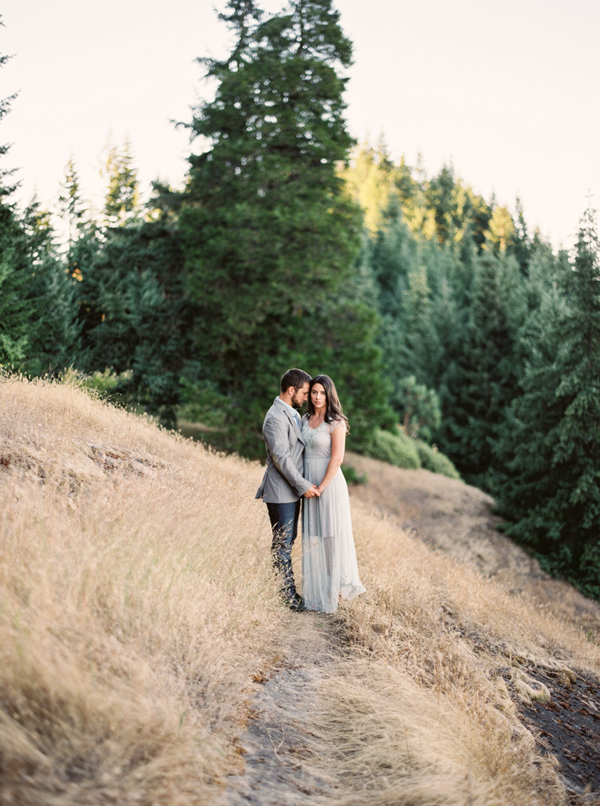 sweet-outdoor-oregon-engagement-photography