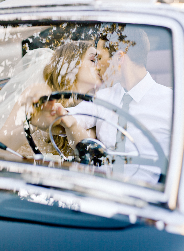 wedding-car-kiss-photography-ideas