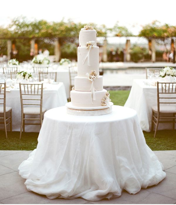 white-comtemporary-wedding-cake