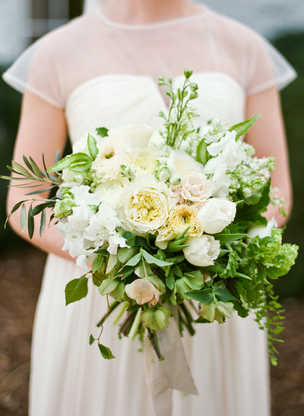 white-organic-wedding-bouquet-ginny-au