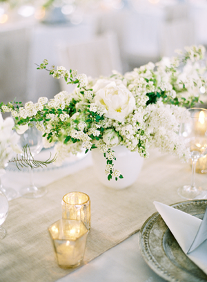 white-wedding-flower-centerpieces