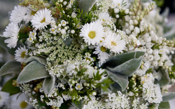 white-wedding-flowers-1