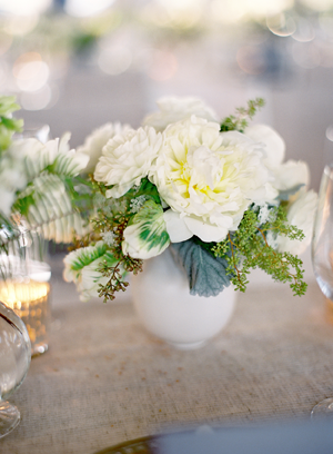 white-wedding-mini-flower-centerpieces