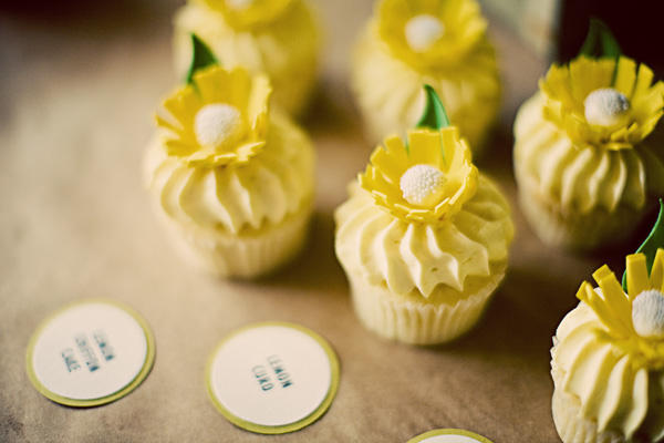 yellow-wedding-cupcakes