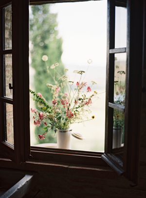 Italian Rustic Flowers italian-rustic-wedding-reception-flower-ideas | PreOwned Wedding Dresses