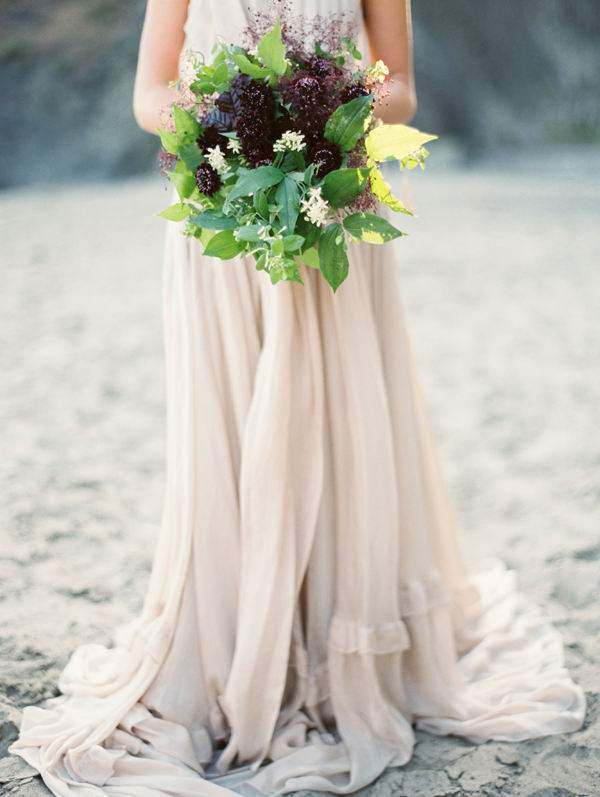 natural-foraged-wedding-bouquet