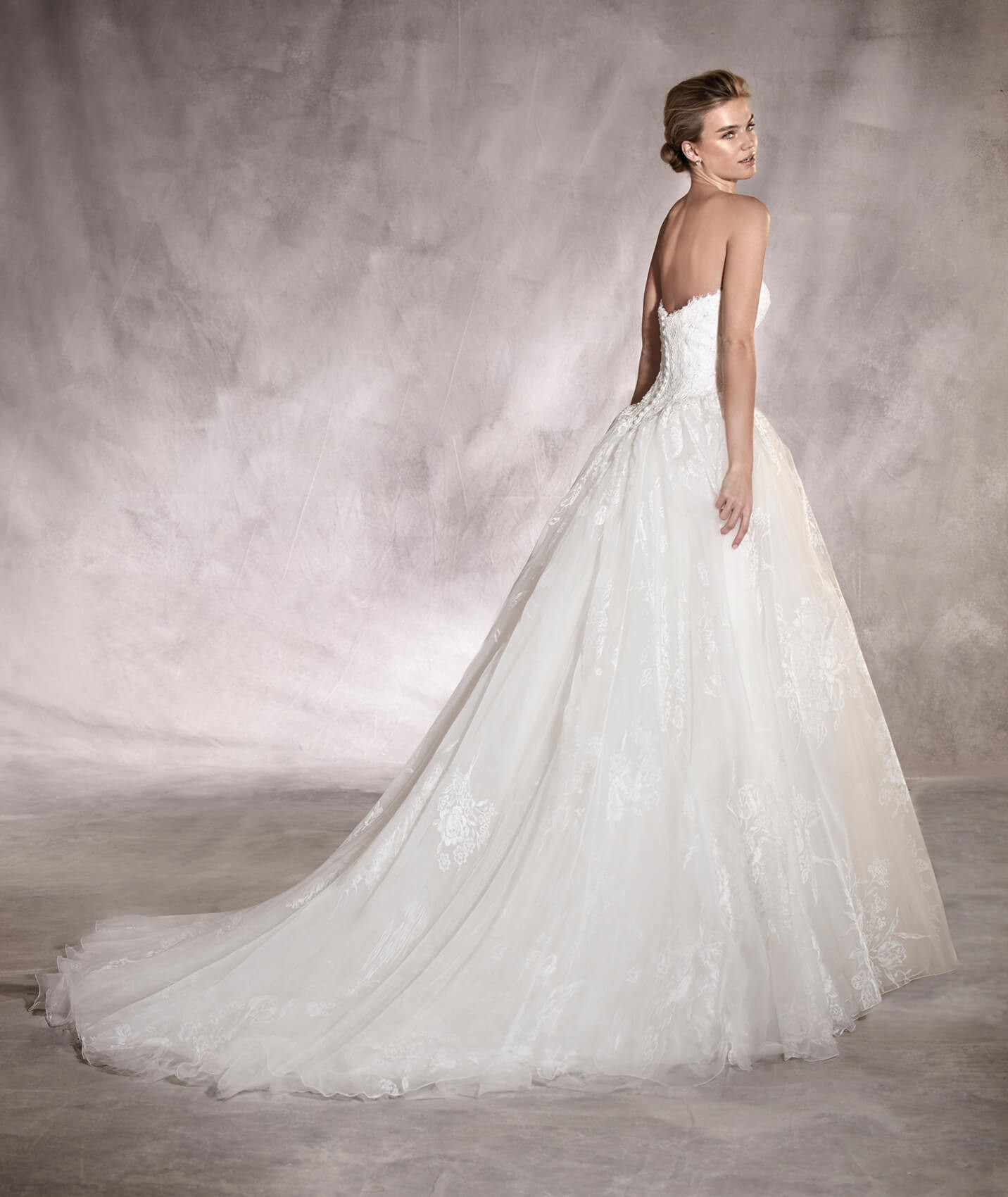 ARETA (Pronovias) | PreOwned Wedding Dresses